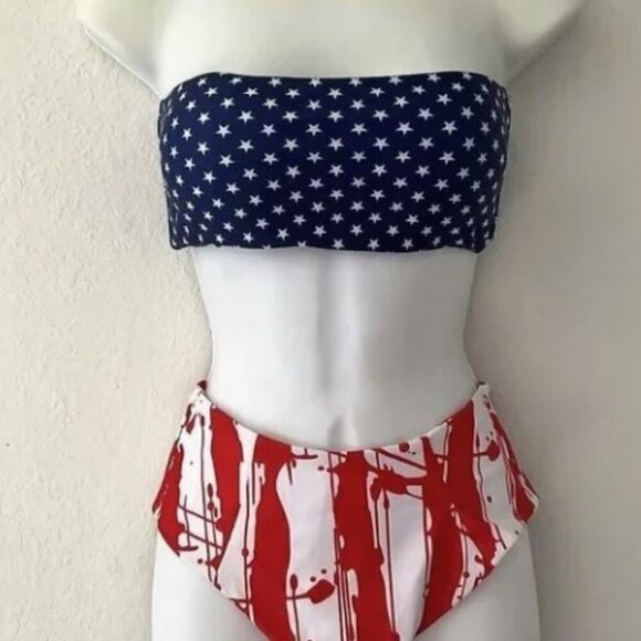 STARS & SWIRLS BANDEAU TWO PIECE STRAPLESS BIKINI - Picture 3 of 9